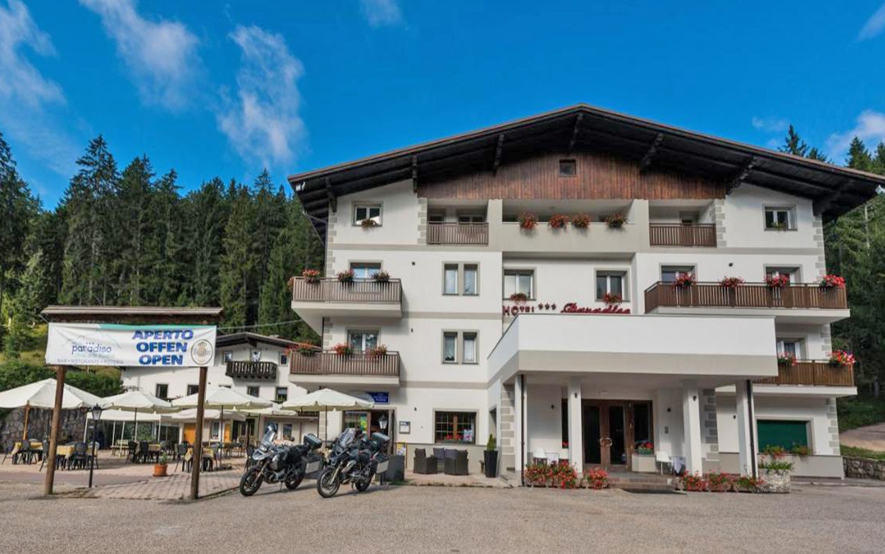 Fahrradfahrer Hotel Paradiso in Sarnonico